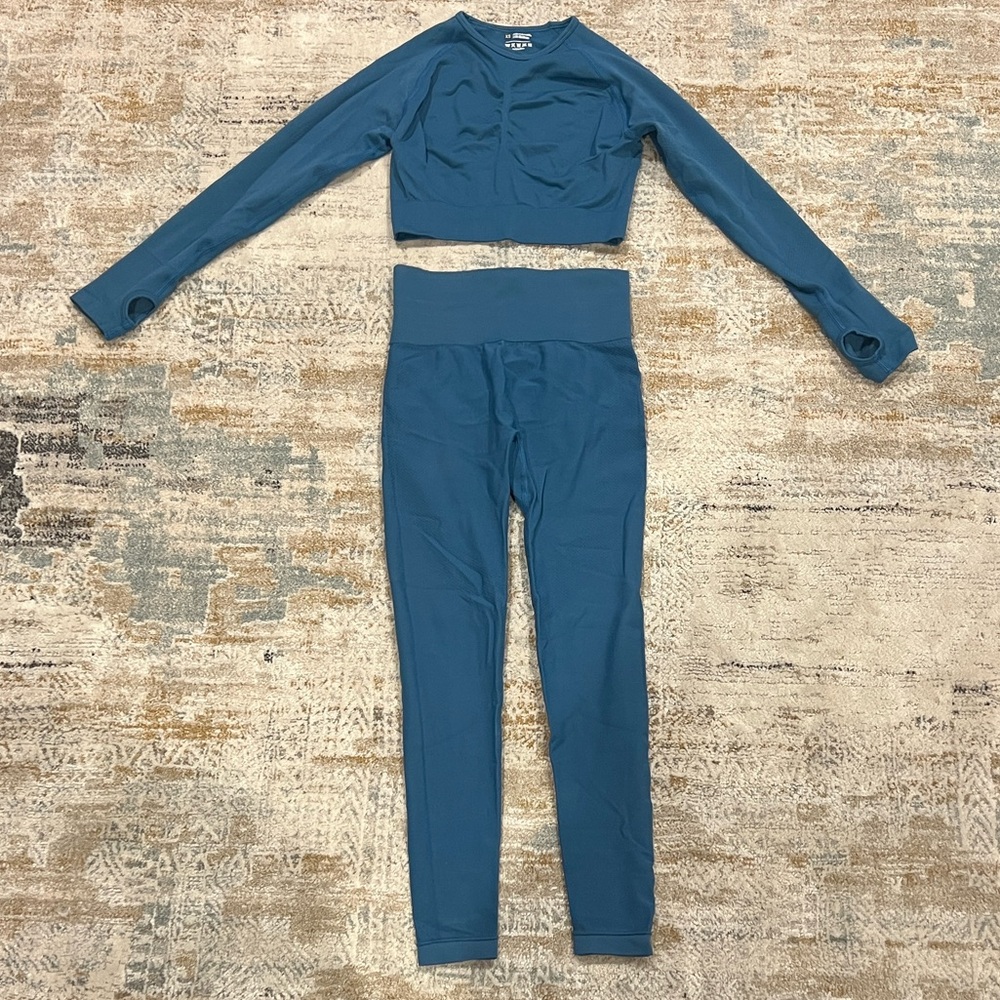 ‼️ Teal Long Sleeve Crop Top and Leggings Set ‼️